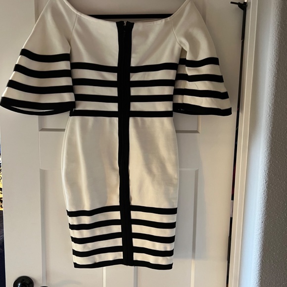 Striking bandage dress - Picture 2 of 3